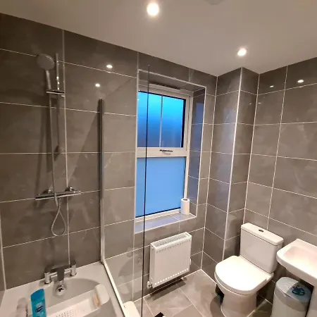 Homestay Modern Bedrooms In A House Leeds (West Yorkshire)