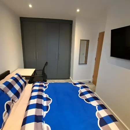 Modern Bedrooms In A House Homestay Leeds (West Yorkshire)